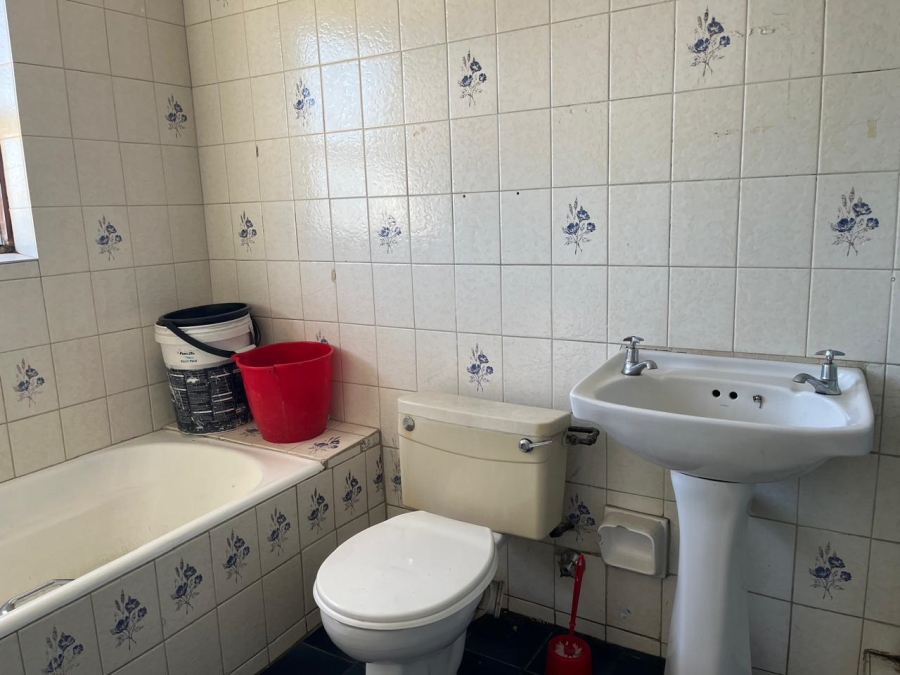  Bedroom Property for Sale in Cravenby Western Cape